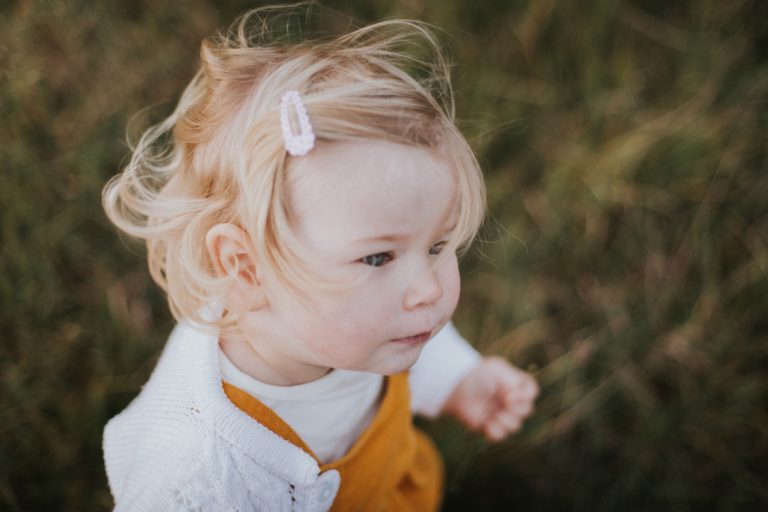 Corinna_familienbilder_familienfotograf_bodenseefotograf_outdoorshooting_bilderdraussen_natuerlichefotografie_marionaphotography-89