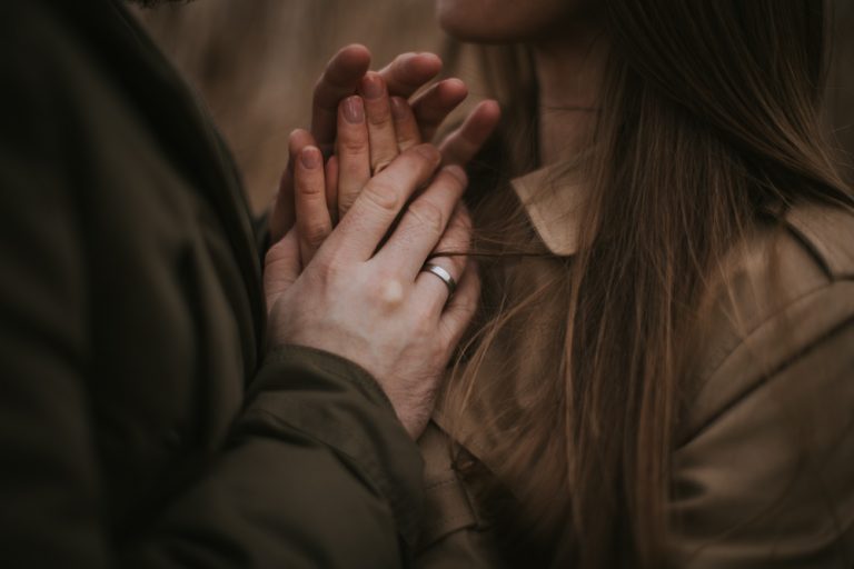 JanaPeter-schmuckfotografie-schmuck-ring-juwelier-paarshootng-liebe-valentinstag-neueziele-marionaphotography-00027