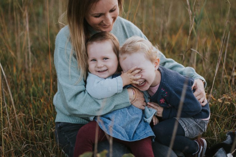 JEA_mamakind_mamatochter_bodenseefotograf_familienfotograf_moments_herbstshooting_marionaphotography-13