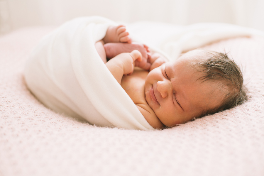 SeraphinaEmilia_newborn_neugeborenes_bodensee_radolfzel6_steisslingen_natural_familienfotografie_marionaphotography