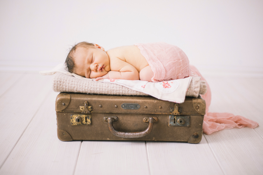 SeraphinaEmilia_newborn_neugeborenes_bodensee_radolfzell2_steisslingen_natural_familienfotografie_marionaphotography