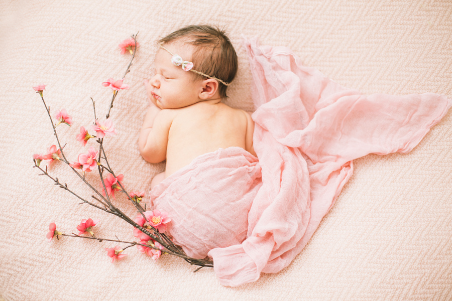 SeraphinaEmilia_newborn_neugeborenes_bodensee_radolfzell3_steisslingen_natural_familienfotografie_marionaphotography