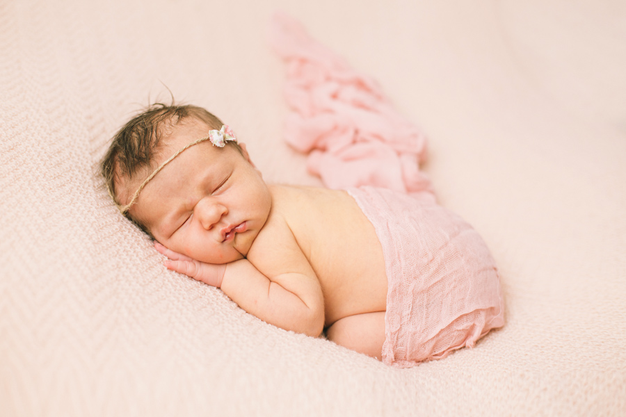 SeraphinaEmilia_newborn_neugeborenes_bodensee_radolfzell4_steisslingen_natural_familienfotografie_marionaphotography