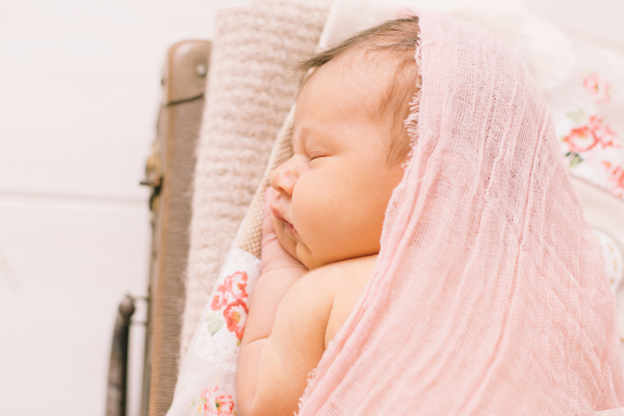 SeraphinaEmilia_newborn_neugeborenes_bodensee_radolfzell8_steisslingen_natural_familienfotografie_marionaphotography