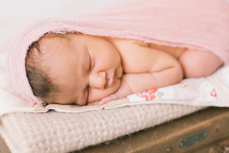 SeraphinaEmilia_newborn_neugeborenes_bodensee_radolfzell_steisslingen_natural_familienfotografie_marionaphotography