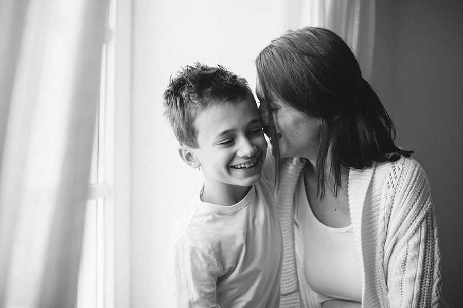 ClarissaJosef2_schwangerschaft_gefuehle_studio_shooting_marionaphotography