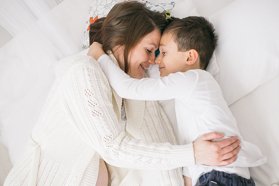 ClarissaJosef8_schwangerschaft_gefuehle_studio_shooting_marionaphotography