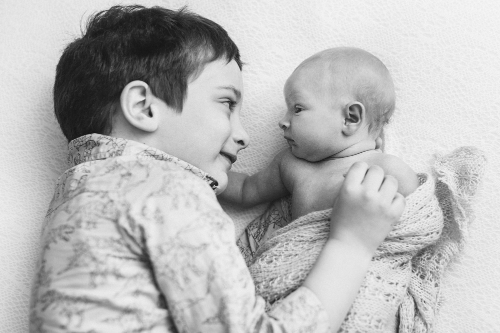 Bianka_Geschwisterfotos_bodensee_neugeborenes_marionaphotography
