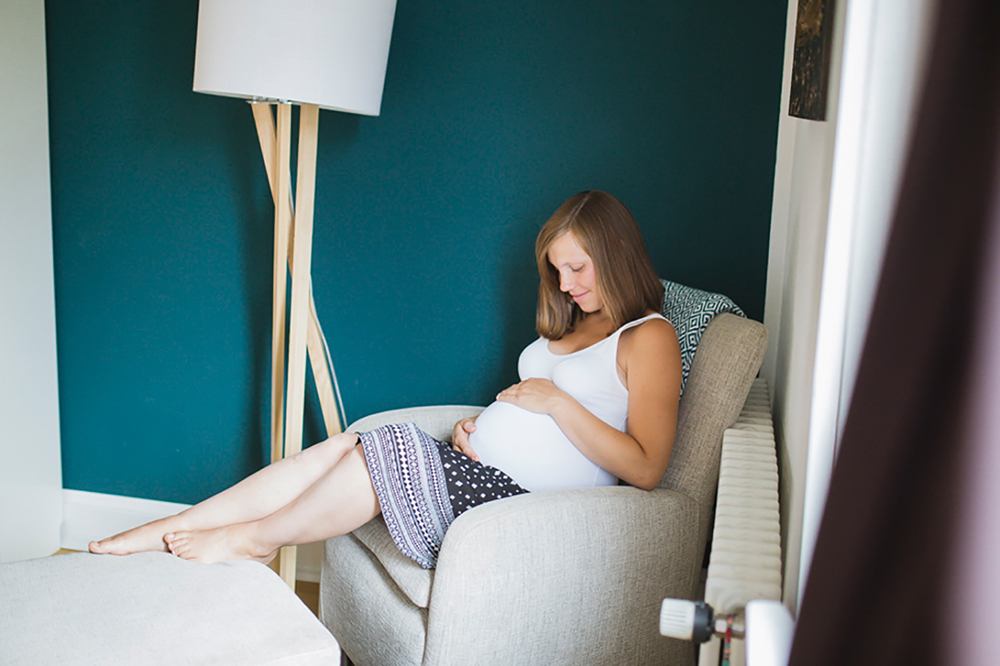 Janika_schwangerschaft_natural_familienfotograf_bodensee_marionaphotography-68