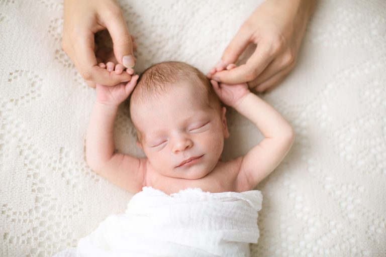 neugeborenenbilder mit papa und mama