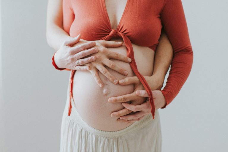 simone-schwangerschaftsfotos-babybauch-familienfotograf-babyfotograf-konstanz-kreuzlingen-schaffhausen-marionaphotography-84