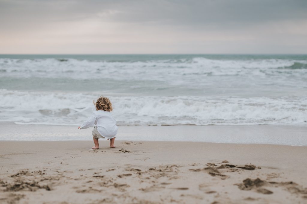 familienshooting am Strand in Spanien