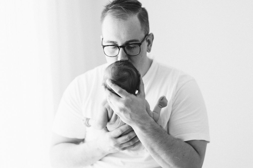 baby und papa schwarzweissfoto