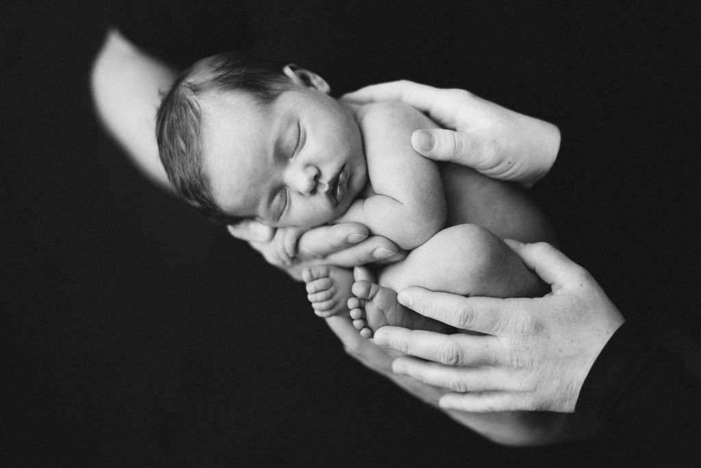 neugeborenenbilder schwarzweis
